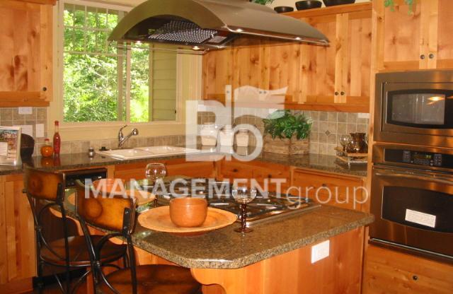 Beautiful Lake Oswego Newer Townhome Walking Distance to Zupans, Starbucks and Shops!