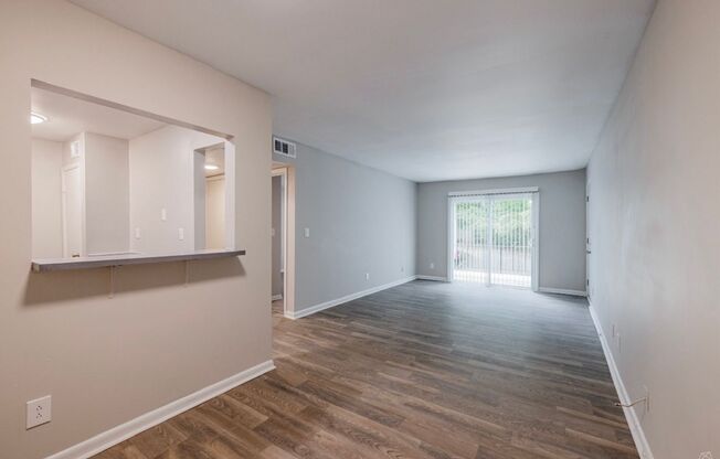 2 beds, 1.5 baths, 976 sqft, $1,400, Unit 2006-19