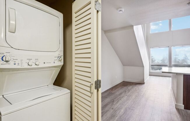 1 bed, 1 bath, 812 sqft, $1,800