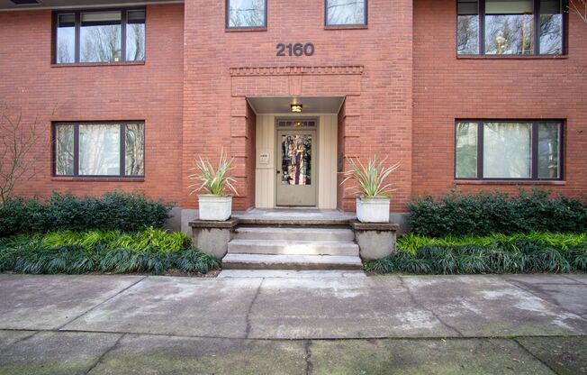 NW Coveted Corner Flat w Hardwood Floors Ready Late June!