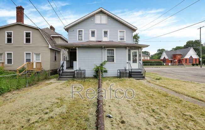 2231 E 5 AVE