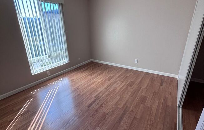 1 bed, 1 bath, 704 sqft, $1,345, Unit 32