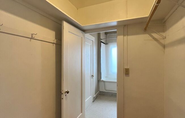 1 bed, 1 bath, $1,595, Unit 35
