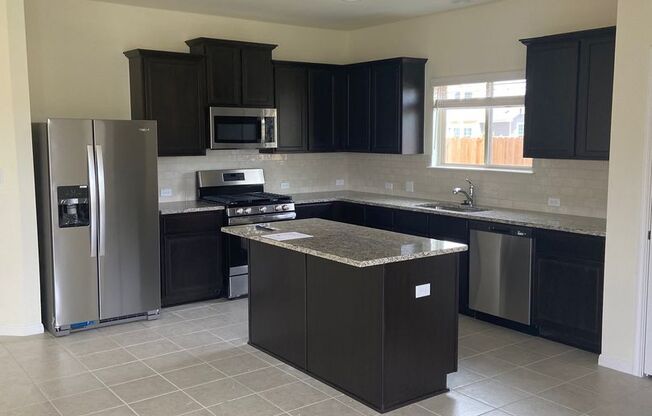 Gorgeous 4 bedroom in Blanco Vista