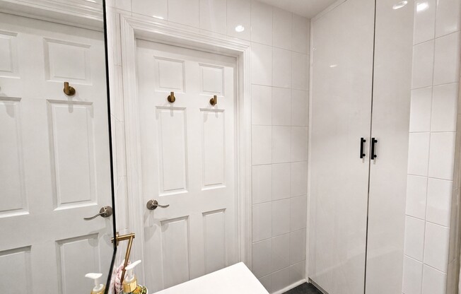1 bed, 1 bath, 761 sqft, $2,600, Unit 16B