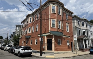 48 CRES AVE