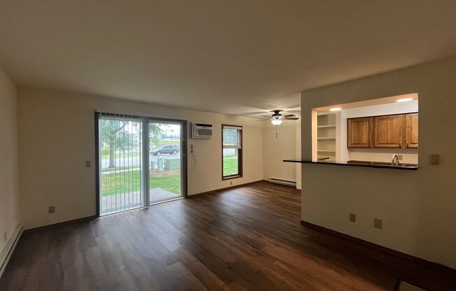 2 beds, 1 bath, 950 sqft, $1,800, Unit 584DA