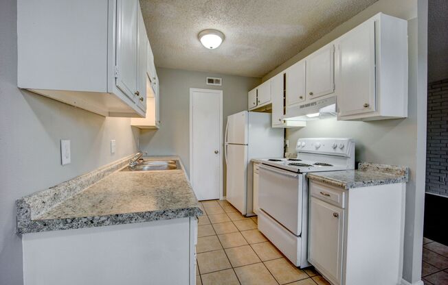 1 bed, 1 bath, 600 sqft, $725, Unit Apartment 12