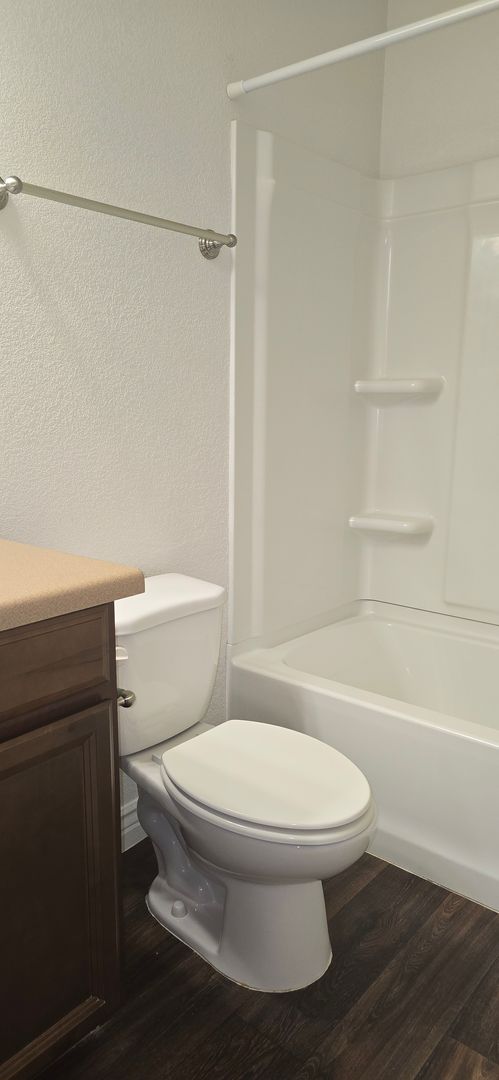 1 bed, 1 bath, 650 sqft, $1,250, Unit 2042