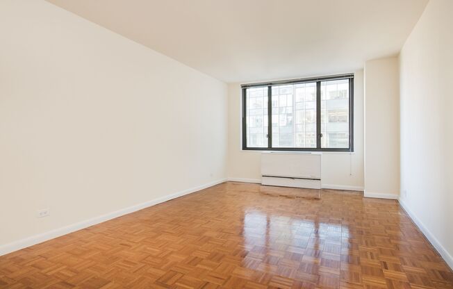 1 bed, 1 bath, 745 sqft, $4,375, Unit M10