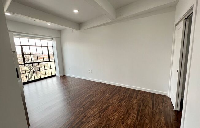 Studio, 1 bath, 403 sqft, $1,404, Unit 304