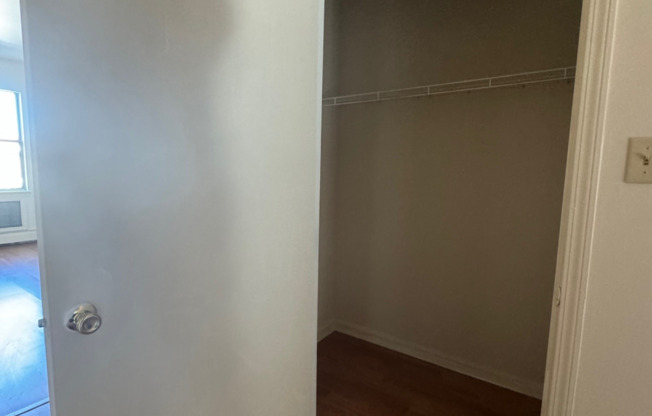 2 beds, 1 bath, $2,900