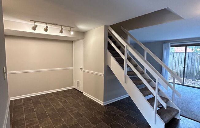 2 beds, 1 bath, 1,147 sqft, $950, Unit 411 - C BT