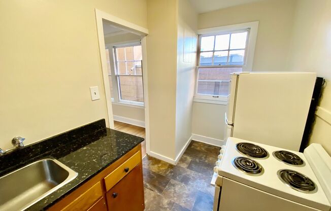 Studio, 1 bath, 320 sqft, $1,295, Unit 109