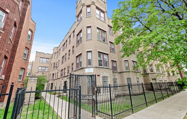 8139-8145 S Maryland Ave