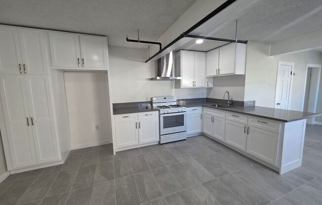Newly Remodeled 1 Bedroom apartment 1 Parking garage in Harbor City! Garage included! 600 off the 1st month of rent OAC!