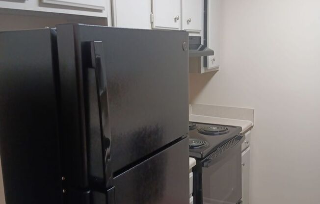 2 beds, 1 bath, 925 sqft, $1,085, Unit X07