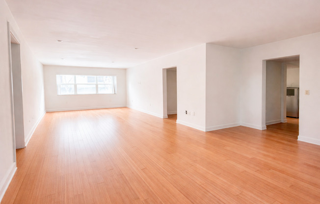 2 beds, 1 bath, 700 sqft, $2,200, Unit 106