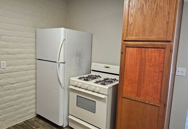 2 beds, 1 bath, $1,150