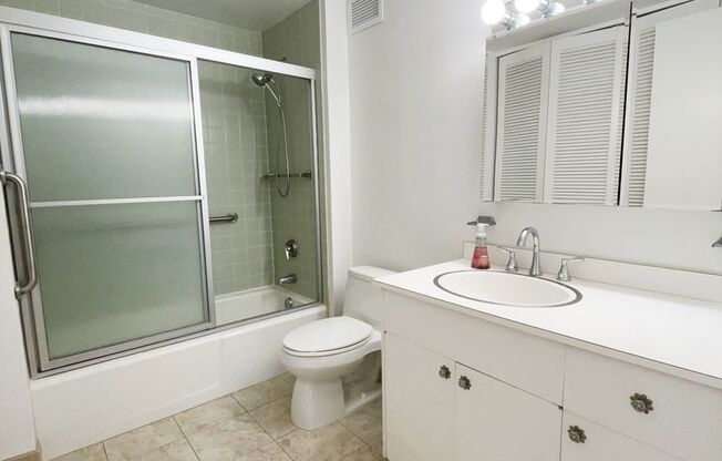 2 beds, 2 baths, $3,500, Unit # 1212