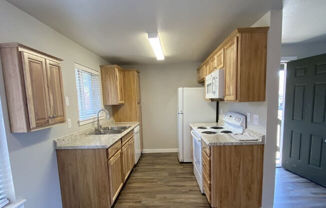 2 beds, 1 bath, 900 sqft, $1,495