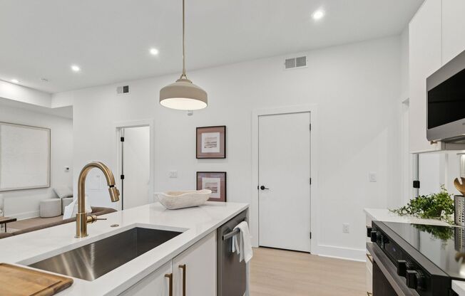 1 bed, 1 bath, 680 sqft, $1,673, Unit 305