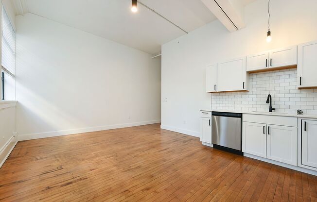 1 bed, 1 bath, 400 sqft, $1,250, Unit Bowtie High-211