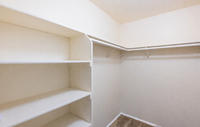 2 beds, 2 baths, 912 sqft, $1,995