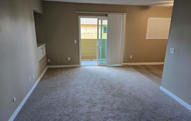 1 bed, 1 bath, 640 sqft, $1,950, Unit 1467 - J