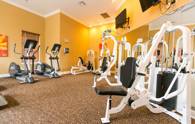 Fitness center at Fieldstone Farm apartments in Odenton MD