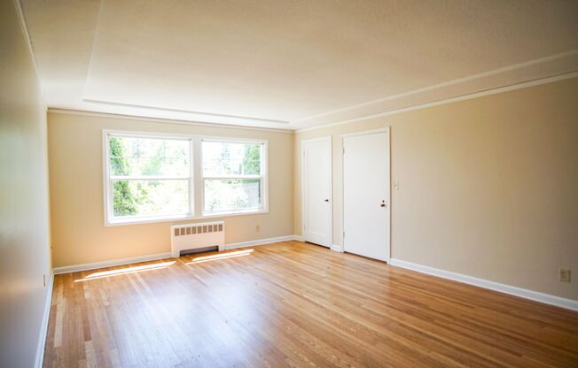 Irvington: Spacious 2 Bdr w/Hardwoods, Built-ins + Charm!