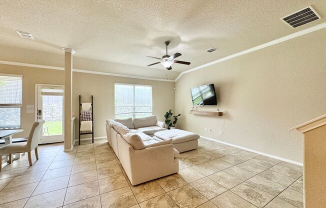 Spacious & Versatile Floor Plan in Prime South New Braunfels Location