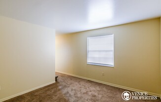 2 beds, 1 bath, $1,095, Unit 1669 N 4th Apartment B3