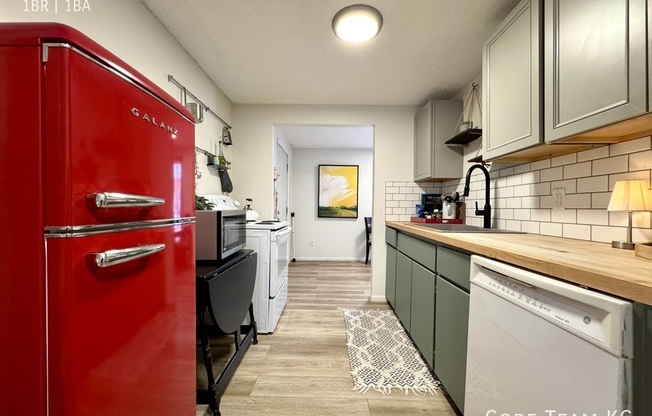 1207 W 47 ST