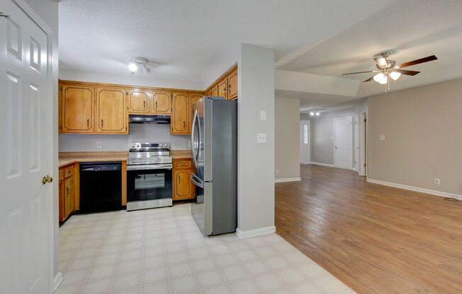 3 beds, 2 baths, $1,595