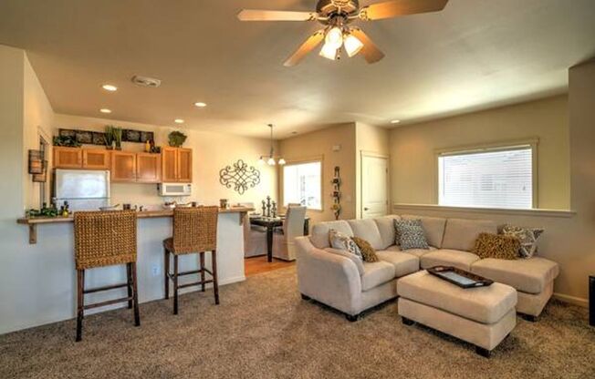 1 bed, 1 bath, 895 sqft, $1,525, Unit G205