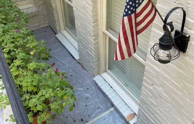 1BR in Georgetown East Village WITH PARKING!!!