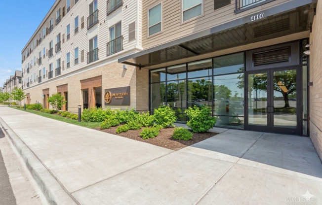 2 beds, 2 baths, 1,010 sqft, $2,595, Unit 4800 157th Street - 401