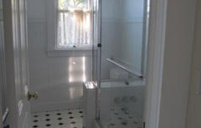 Amazing View! Charming One Bedroom Unit! CLASSY VICTORIAN! PROGRESSIVE