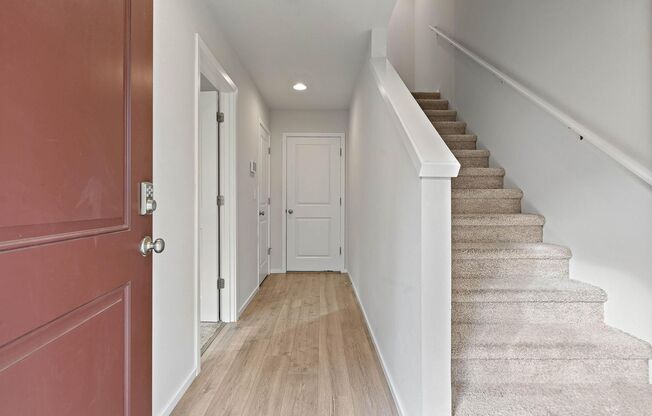 Newer sparkling clean 4-bdrm/3.5-bath townhome—2-car garage, near Forest Park