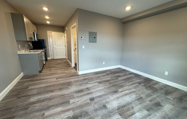 Studio, 1 bath, 345 sqft, $1,900, Unit 504