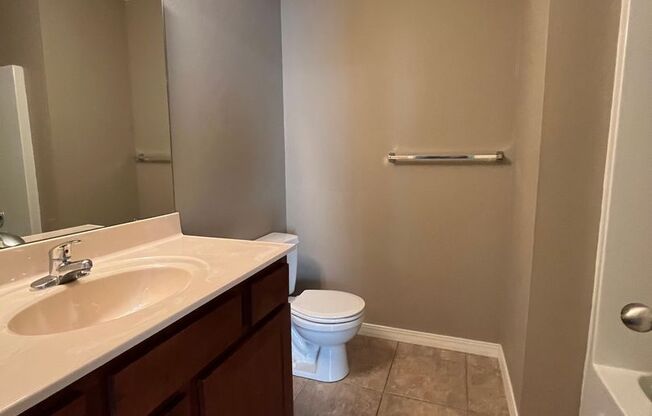 2 beds, 2 baths, $1,295, Unit 3175 W Sexton