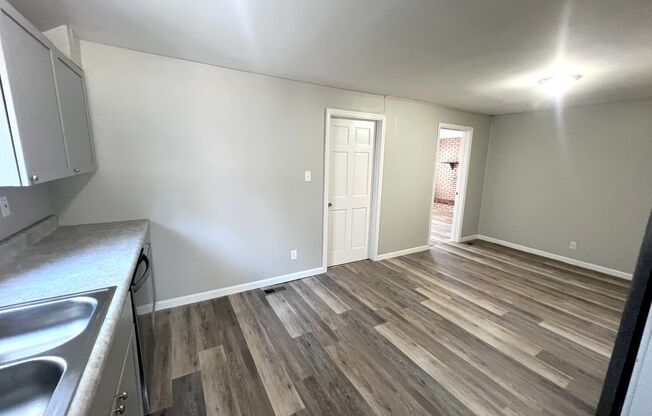 2 beds, 1 bath, $1,275