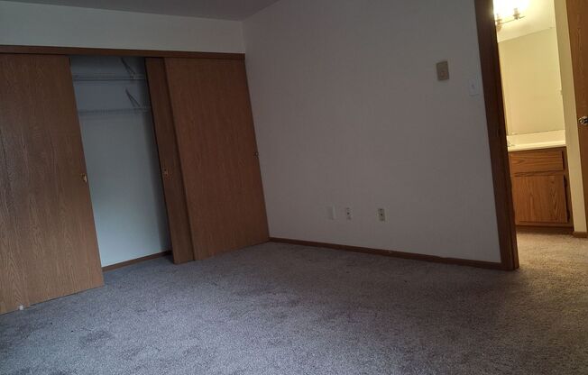 1 bed, 1 bath, 750 sqft, $1,350, Unit 8125-8125J