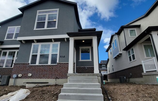 GET A MONTH OF RENT FOR FREE!!!