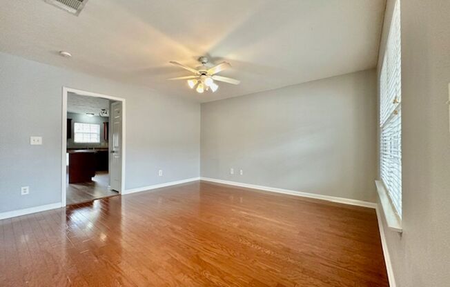 2 Bedroom 2.5 Bath Townhouse Available in Barnes Crossing!