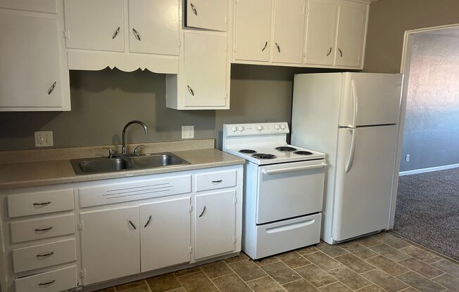 2 beds, 1 bath, 750 sqft, $1,070, Unit B01 1010 15
