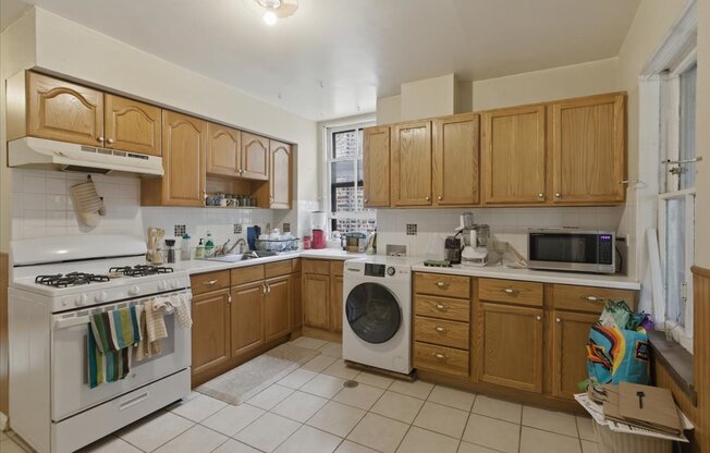 1931 W EVERGREEN AVE