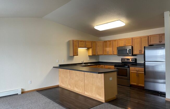 1 bed, 1 bath, 718 sqft, $985, Unit 627-105