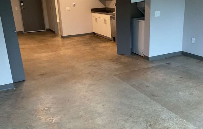 Studio, 1 bath, 735 sqft, $1,375, Unit 117